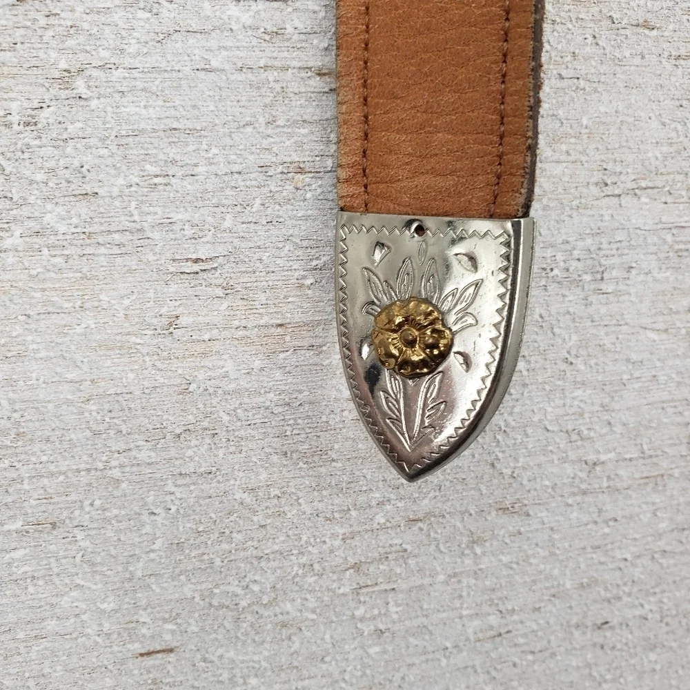 Justin women waist 32 brown leather belt silver buckle with gold roses 763R